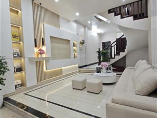 Ô tô đỗ cổng  trung tâm hai bà trưng  giá chỉ hơn 200tr/m