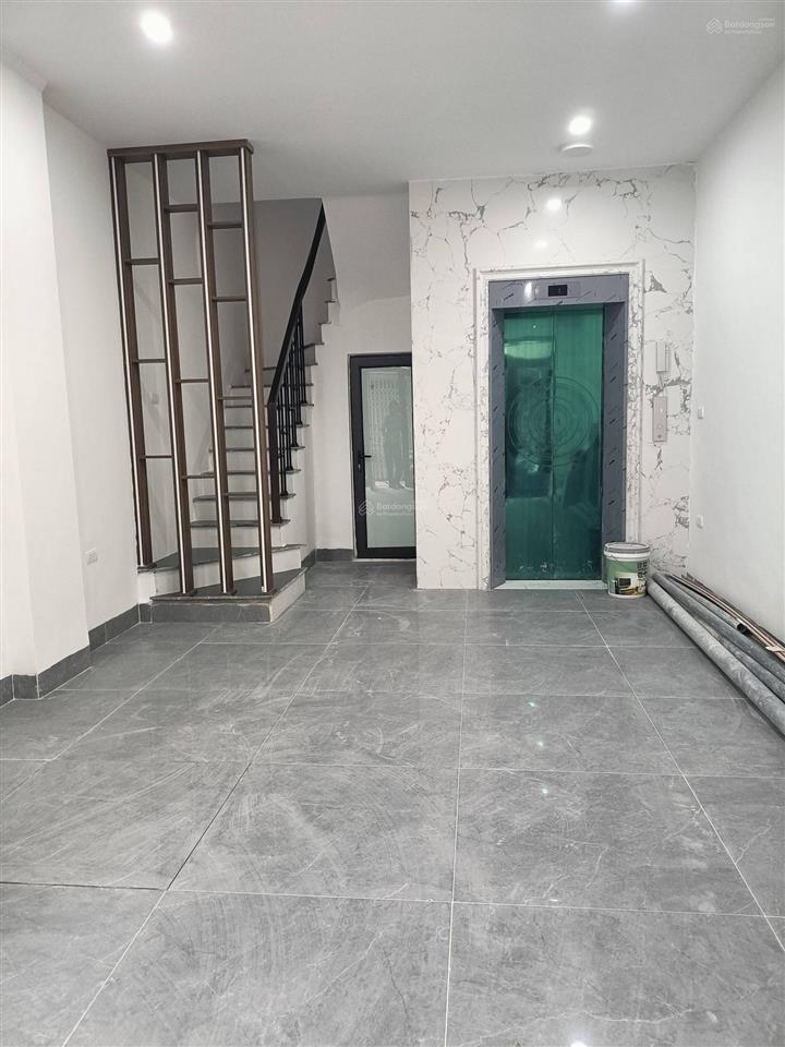 Mặt đường khu vực hai bà trưng  nhà đẹp 5 tầng  xây mới  xách vali vào ở luôn