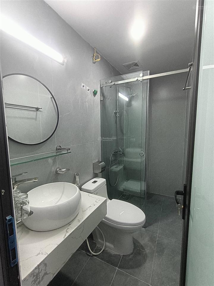 Mặt đường khu vực hai bà trưng  nhà đẹp 5 tầng  xây mới  xách vali vào ở luôn