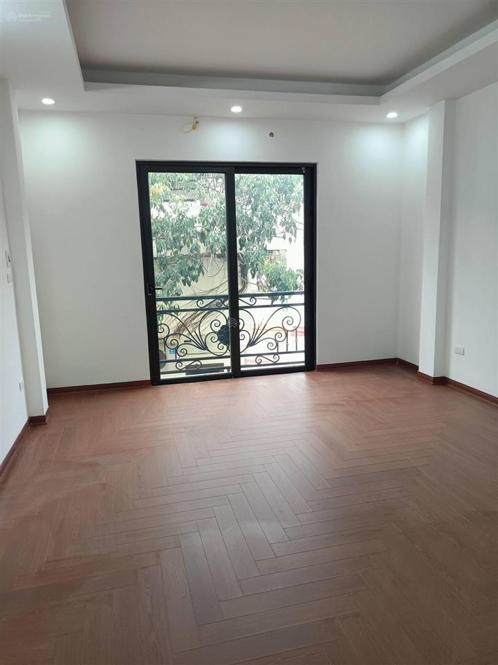 Mặt đường khu vực hai bà trưng  nhà đẹp 5 tầng  xây mới  xách vali vào ở luôn