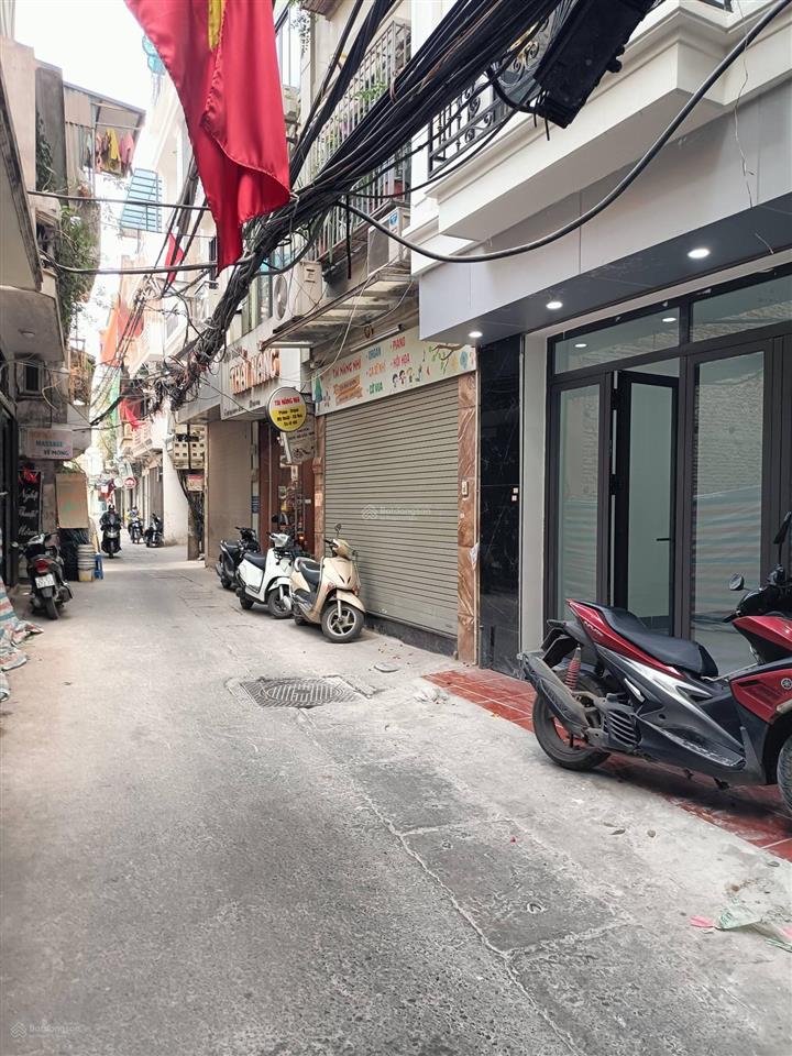 Mặt đường khu vực hai bà trưng  nhà đẹp 5 tầng  xây mới  xách vali vào ở luôn