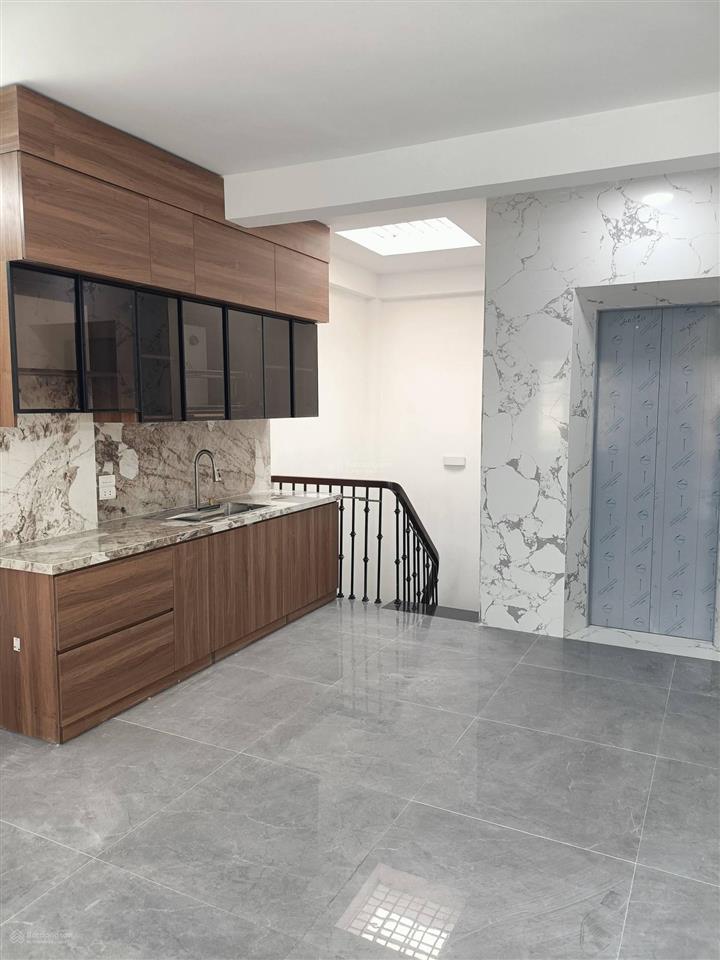 Mặt đường khu vực hai bà trưng  nhà đẹp 5 tầng  xây mới  xách vali vào ở luôn