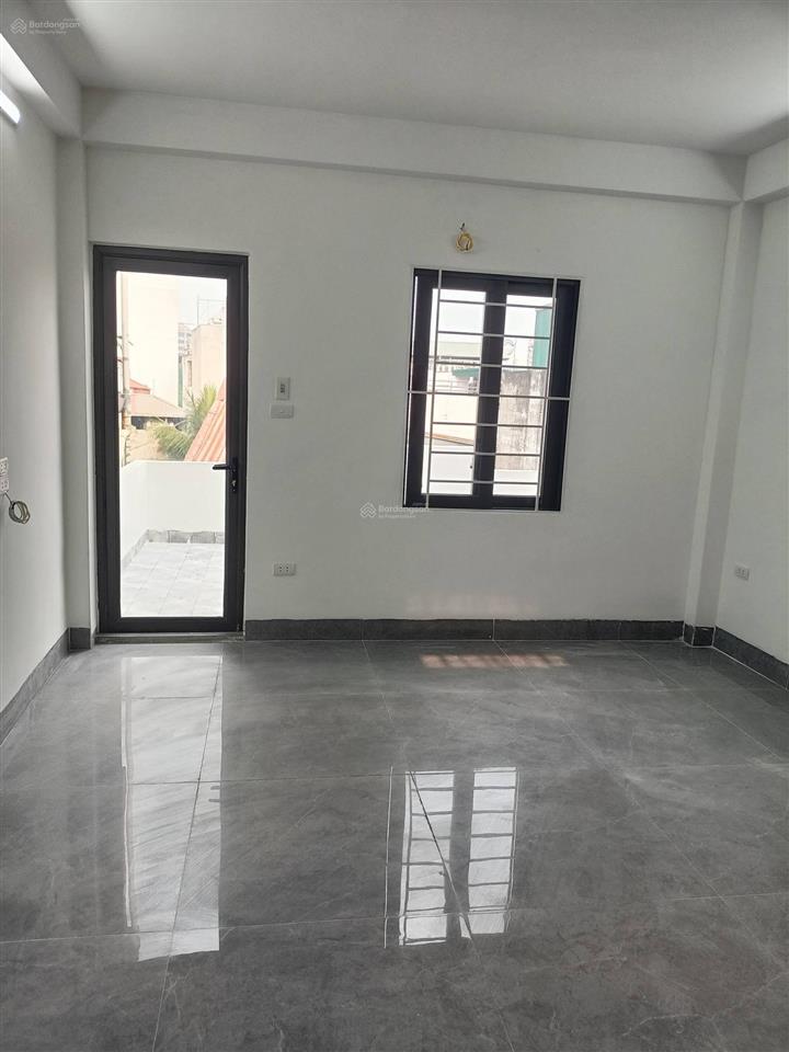 Mặt đường khu vực hai bà trưng  nhà đẹp 5 tầng  xây mới  xách vali vào ở luôn