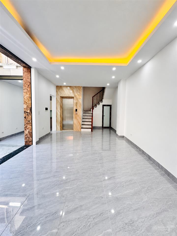 Đại la  ngõ rộng  diện tích 37m2  sử dụng 47m2  5 tầng thang máy  sổ đẹp  phân lô