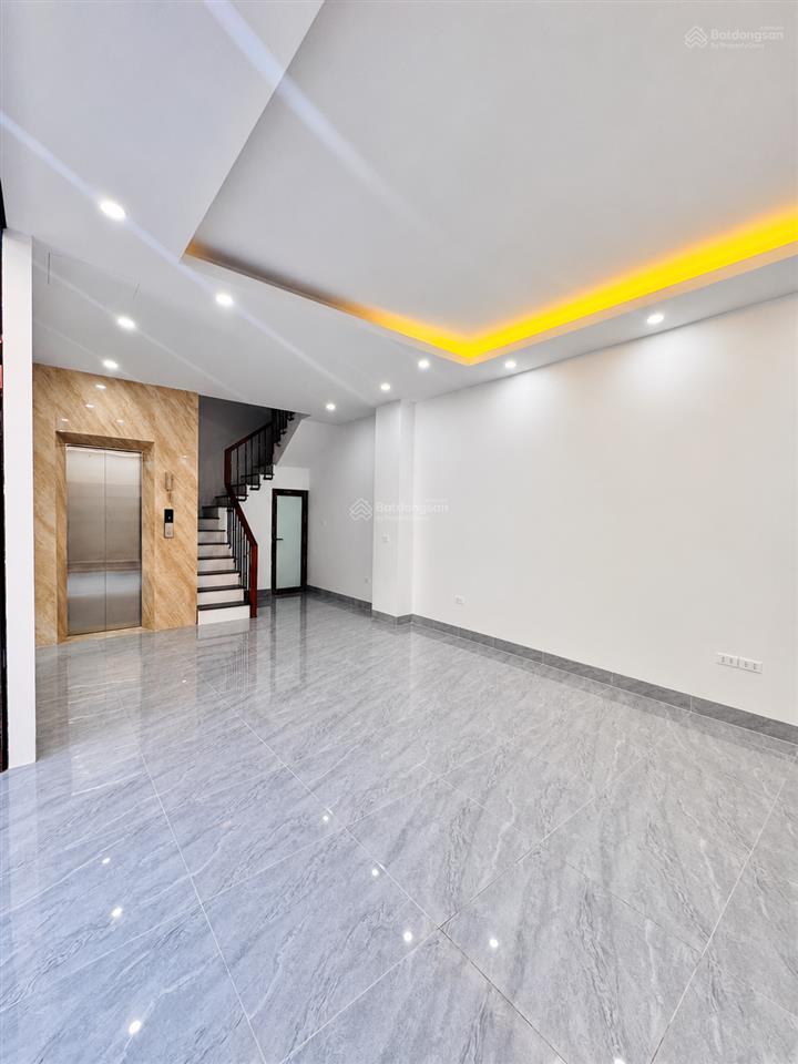 Đại la  ngõ rộng  diện tích 37m2  sử dụng 47m2  5 tầng thang máy  sổ đẹp  phân lô