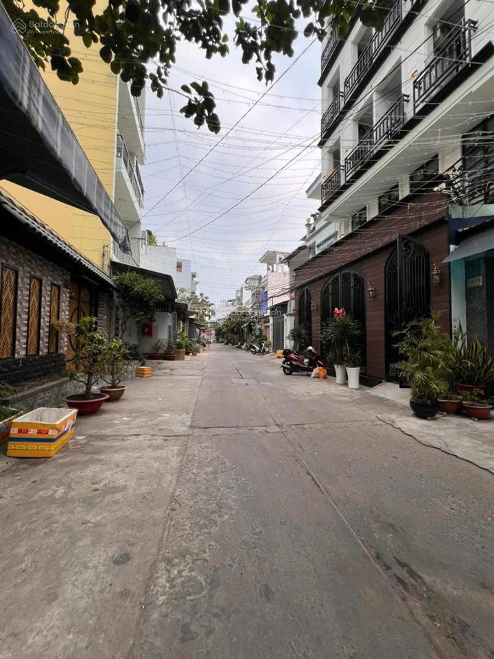 Nhà cách chợ tân hương 300m  quận tân phú  hẻm xe tải  75m² (4 x19)  giá chỉ 6.45 tỷ