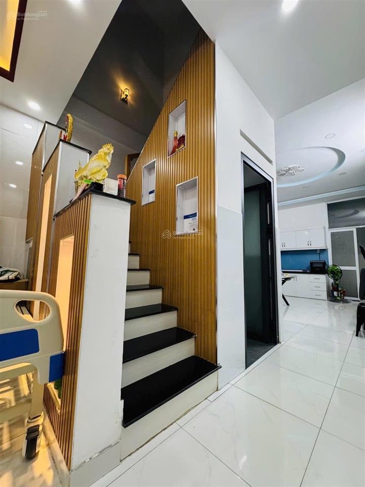 Nhà đẹp ở ngay  tô hiệu, q. tân phú  gần đầm sen  68m2