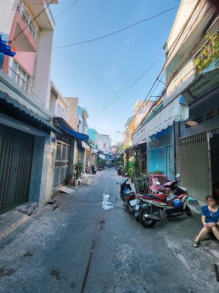 Bán nhà gần chợ tân hương  q. tân phú  63m2  hẻm ô tô  giá 5.8 tỷ