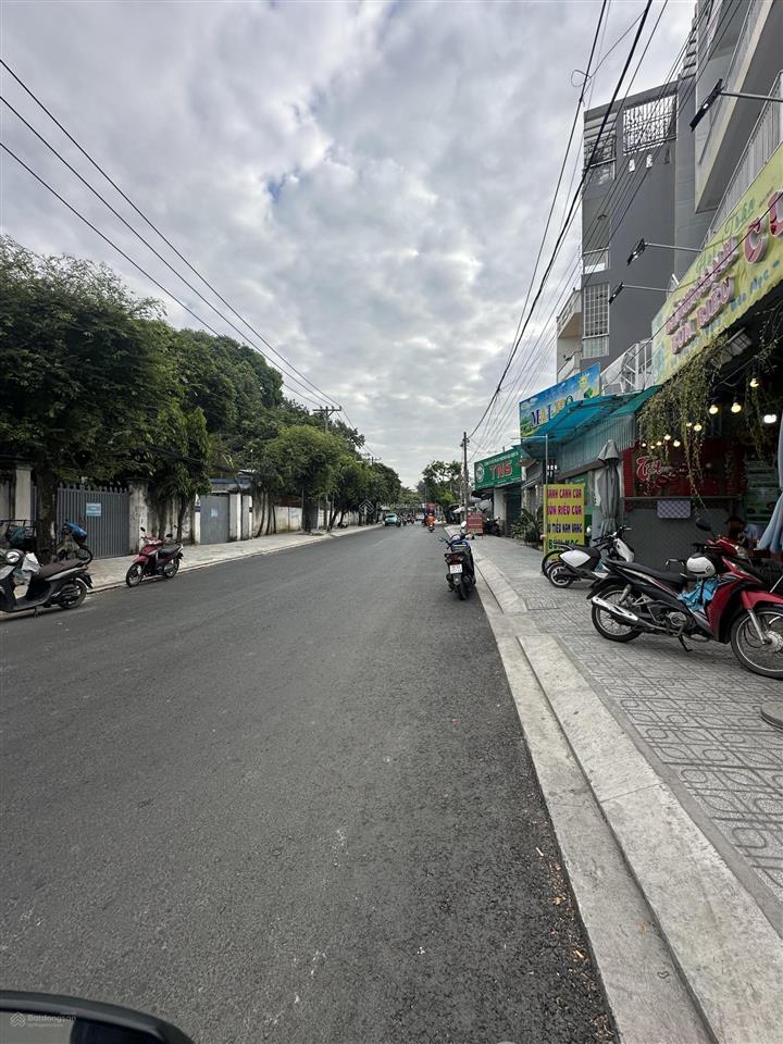 Bán nhà căn góc đường 2 xe hơi, cách 2 căn là đường 12. giá 10ty5, có hh cho ng gt