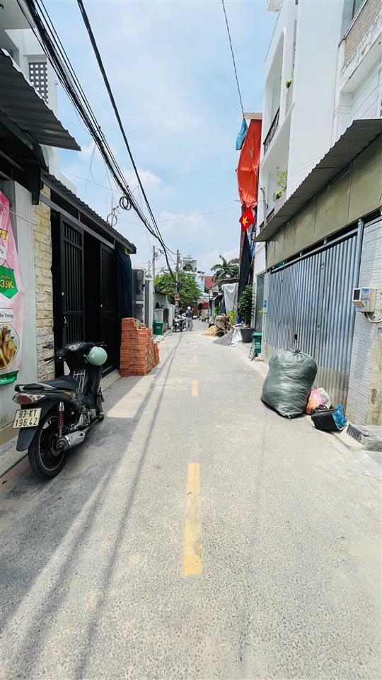Bán nhà lâm thị hố quận 12  lô góc  hẻm xe hơi  3 tầng  sát hiệp thành city  giá 4.75 tỷ