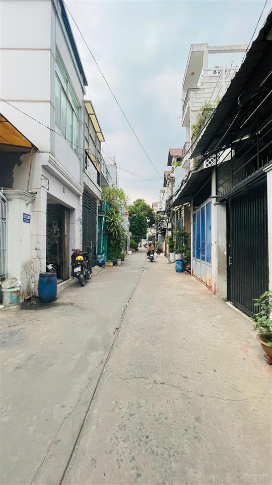 Bán nhà đông bắc quận 12  hẻm xe hơi  5 phòng ngủ  3 tầng  ngang 4,5m ngay công viên phần mềm
