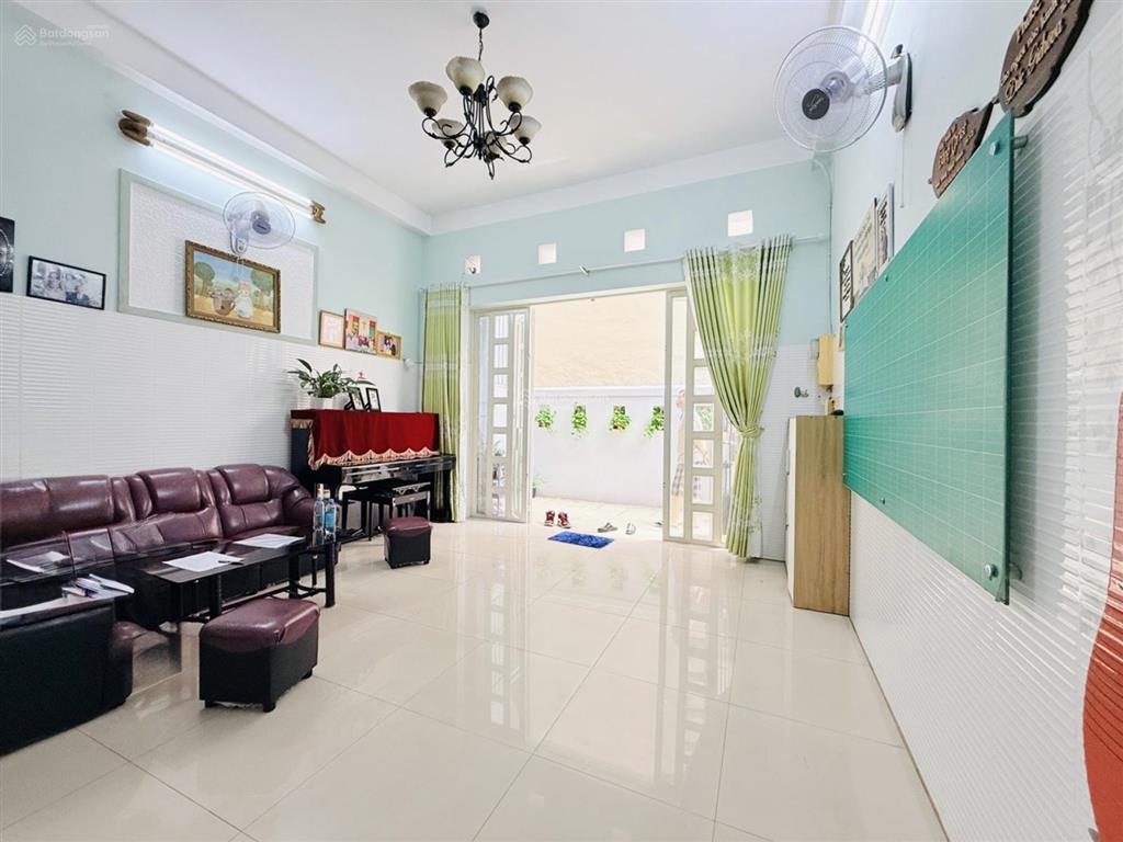Bán nhà trần thị cờ, thới an, quận 12  70m2  ngang 4.5m  hẻm xe hơi  2 tầng  giá chỉ 4.4 tỷ
