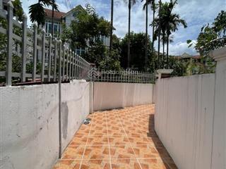 Văn trì  minh khai  nhà mới kính coong  ô tô gần  cực thoáng  mặt tiền rộng nở hậu, gần đhcn