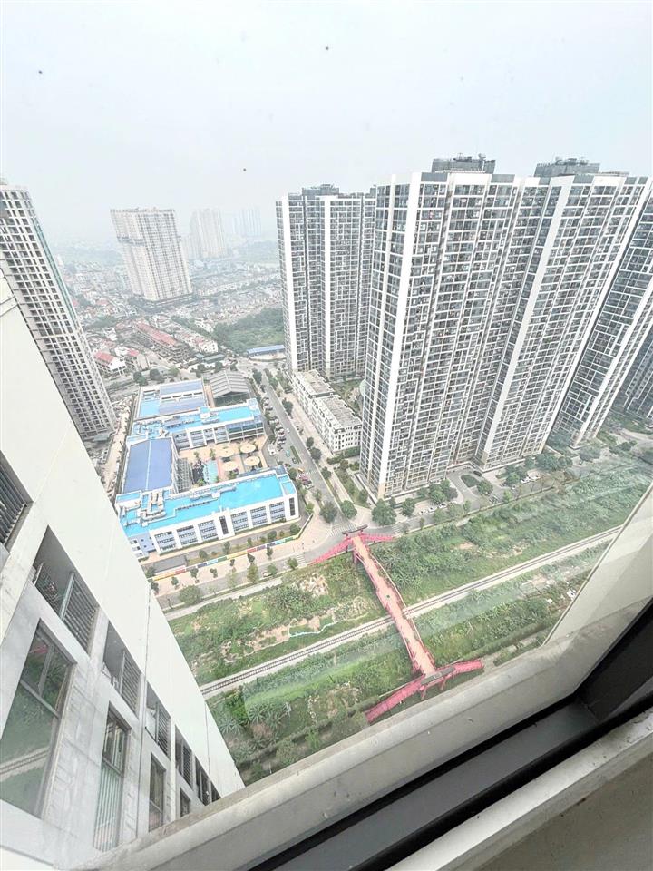 Chính chủ gửi bán gấp studio tòa s301 28m2  2.35tỷ dự án vinhomes smart city tây mỗ.  0972 179 ***