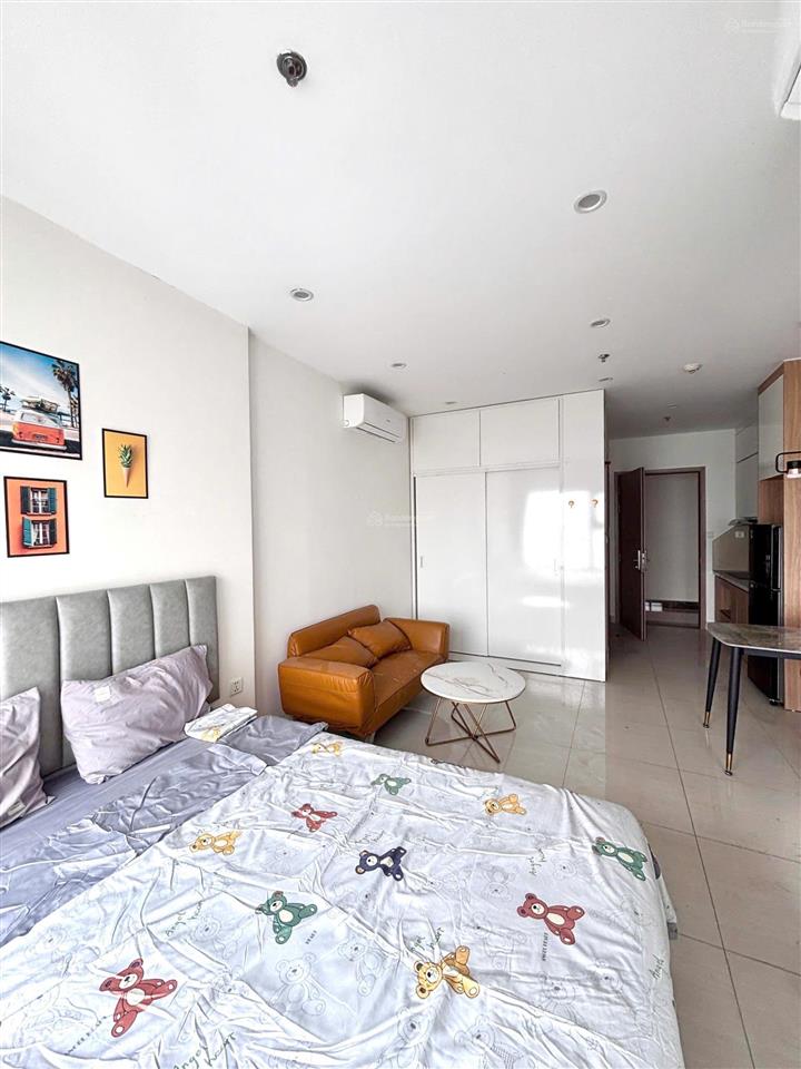 Chính chủ gửi bán gấp studio tòa s301 28m2  2.35tỷ dự án vinhomes smart city tây mỗ.  0972 179 ***