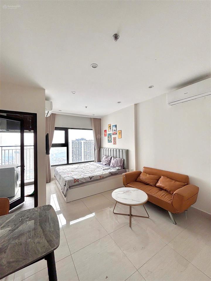 Chính chủ gửi bán gấp studio tòa s301 28m2  2.35tỷ dự án vinhomes smart city tây mỗ.  0972 179 ***