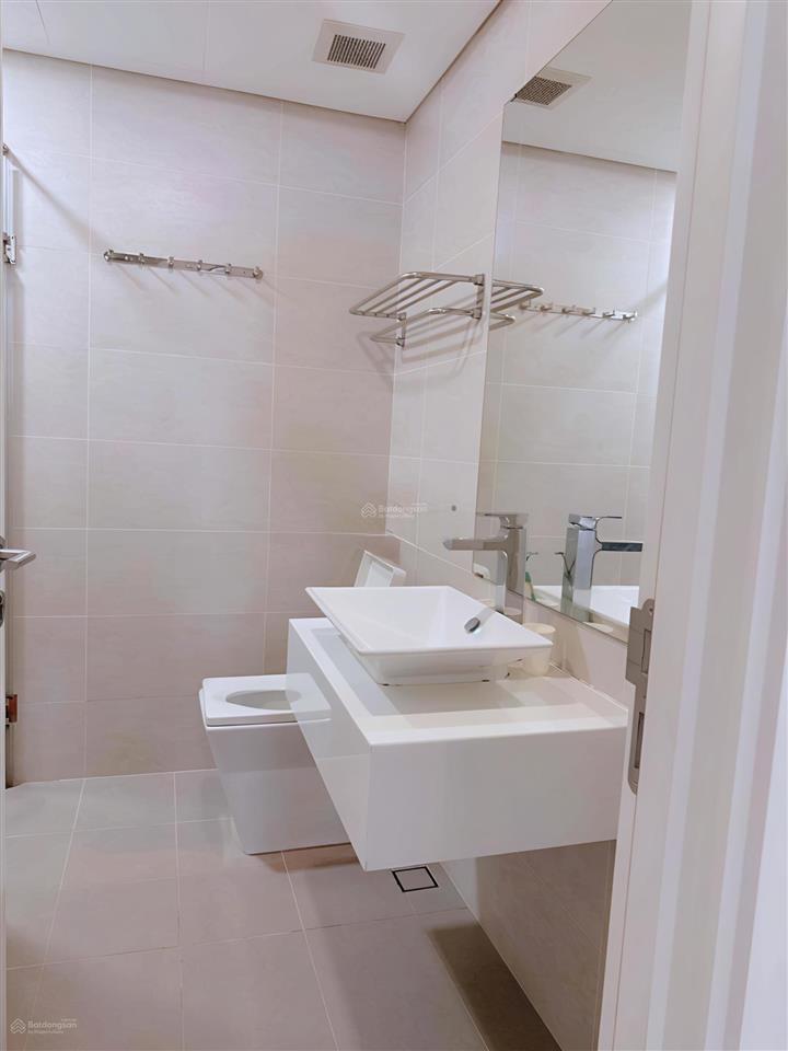 Chcc the botanica cần cho thuê nhanh (104 phổ quang p2 q tân bình)gọi ngay em 0935 204 ***