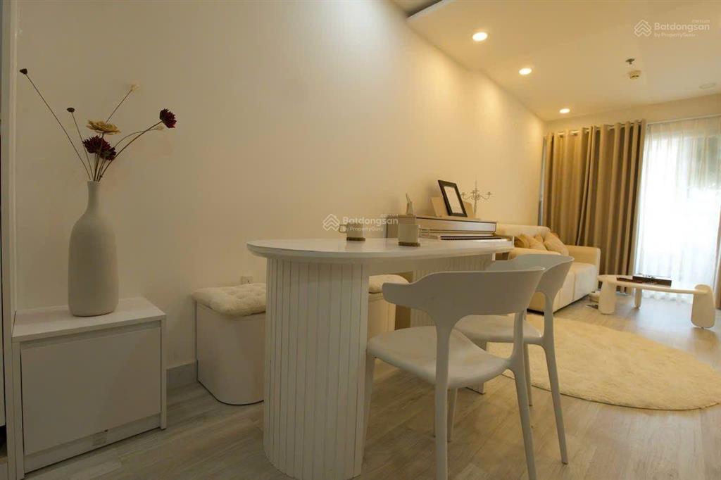 Botanica premier cần bán 2pn.  em qua 0935 204 *** call/zalo