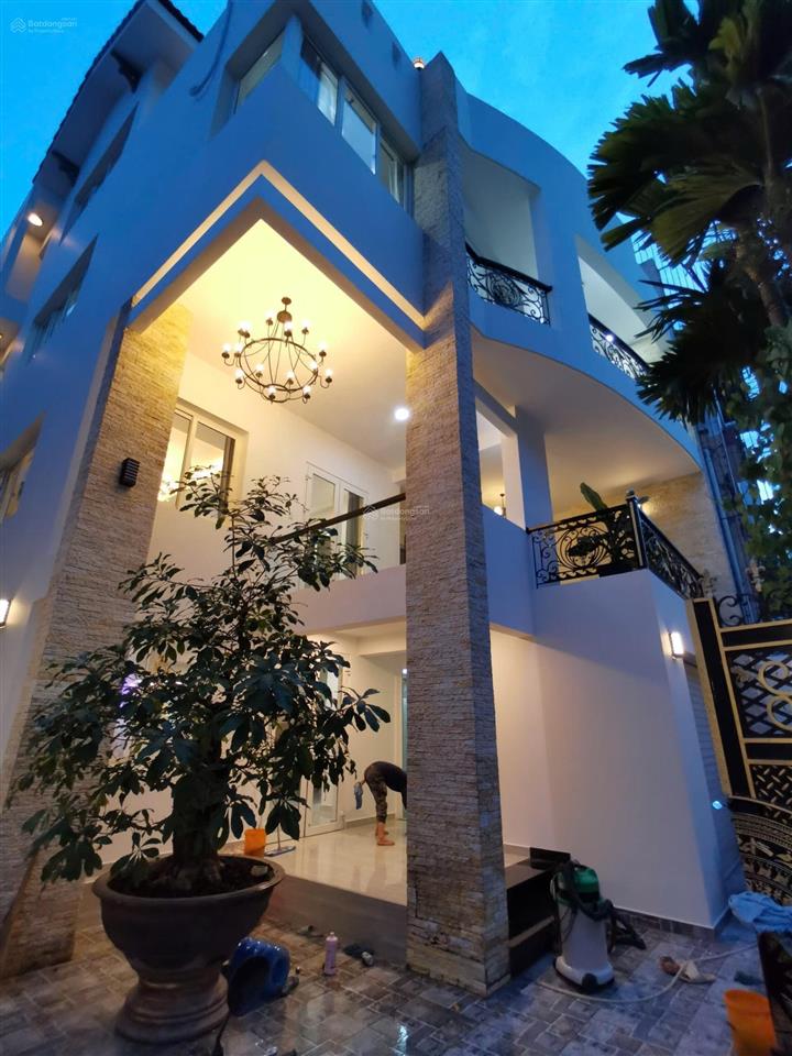 Quá ngon biệt thự ngang 15m phổ quang, gần sân bay tân bình. hầm 4 tầng  6pn lớn  250m2 chỉ 58 tỷ