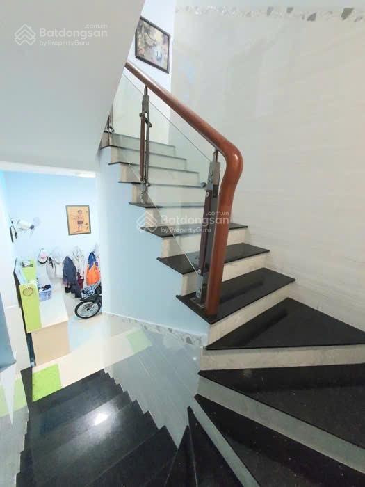 Nhà 3 tầng  12 tỷ, 129m2  sân bay tsn  phạm văn đồng  đường oôt thông