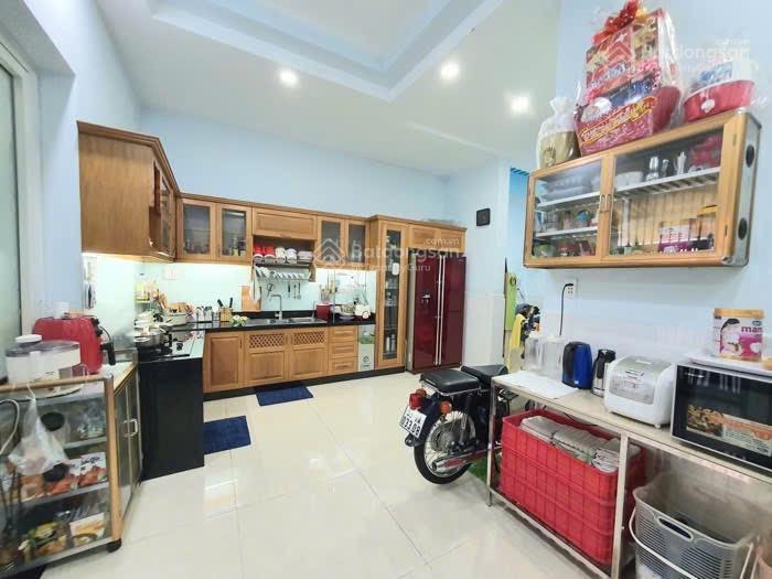 Nhà 3 tầng  12 tỷ, 129m2  sân bay tsn  phạm văn đồng  đường oôt thông