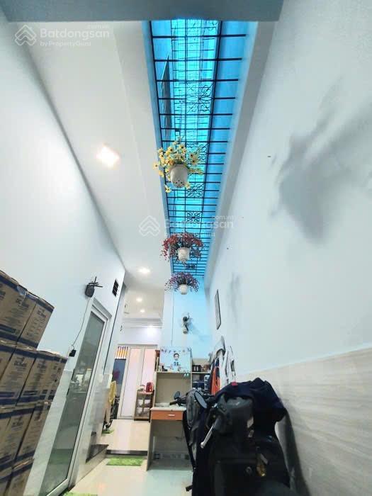 Nhà 3 tầng  12 tỷ, 129m2  sân bay tsn  phạm văn đồng  đường oôt thông