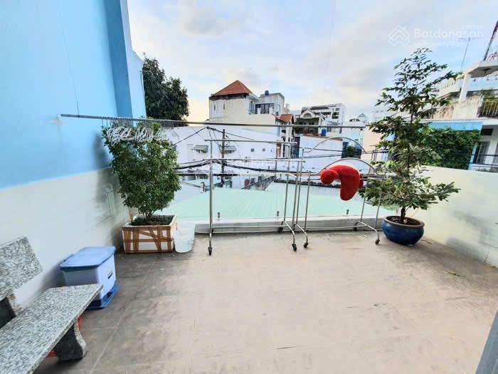 Nhà 3 tầng  12 tỷ, 129m2  sân bay tsn  phạm văn đồng  đường oôt thông