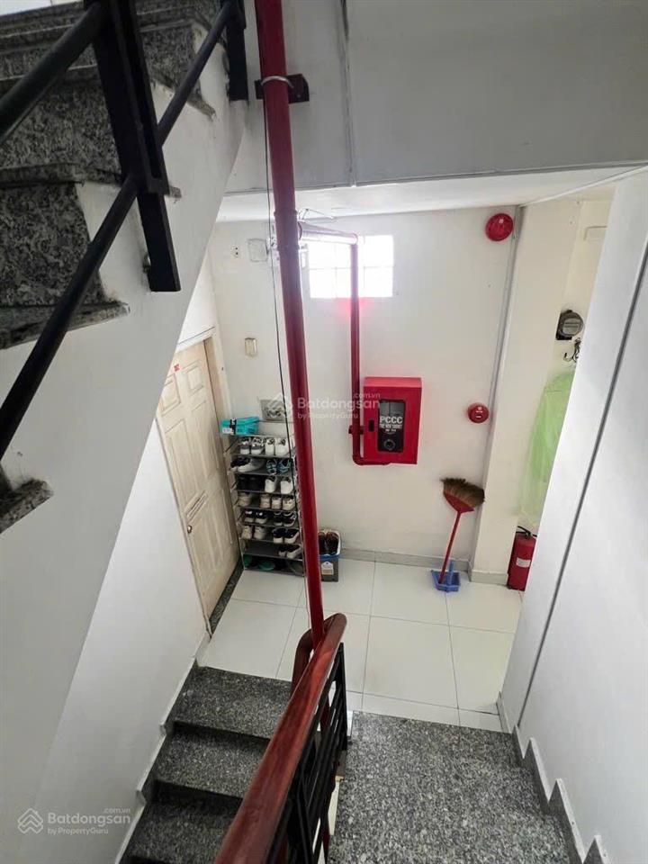 Nhà 100m2  15 tỷ hơn  hẻm oto. 5 tầng  12 phòng. ngã tư hàng xanh. sát quận 1