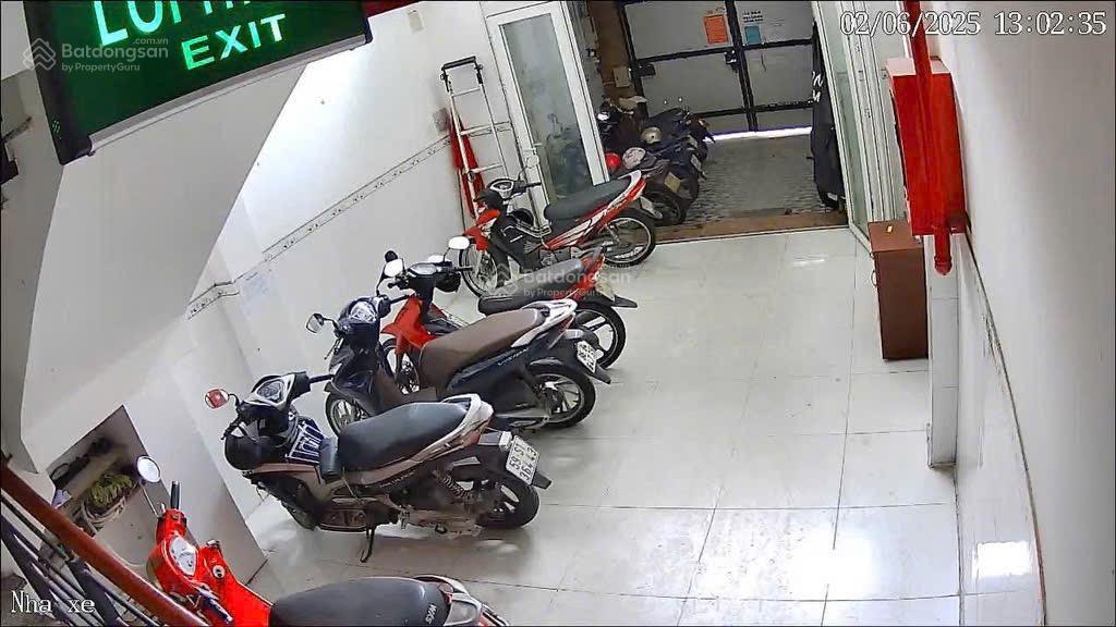 Nhà 100m2  15 tỷ hơn  hẻm oto. 5 tầng  12 phòng. ngã tư hàng xanh. sát quận 1