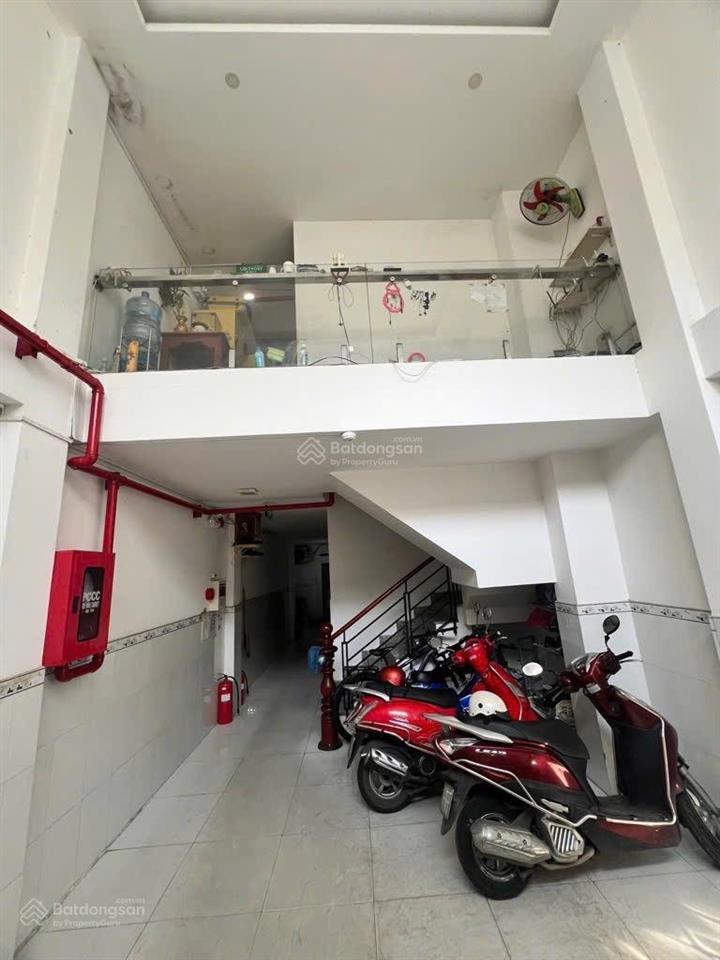 Nhà 100m2  15 tỷ hơn  hẻm oto. 5 tầng  12 phòng. ngã tư hàng xanh. sát quận 1