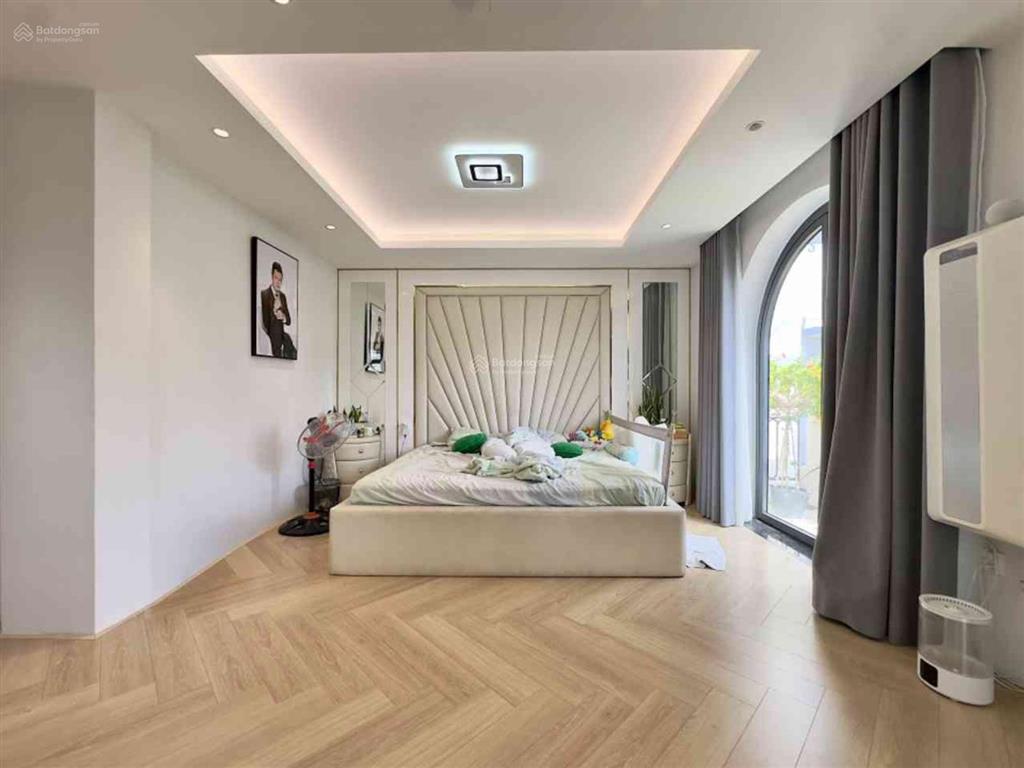 Biệt thự vip  210m2  35 tỷ hơn, hồ bơi + thang máy. bình thạnh