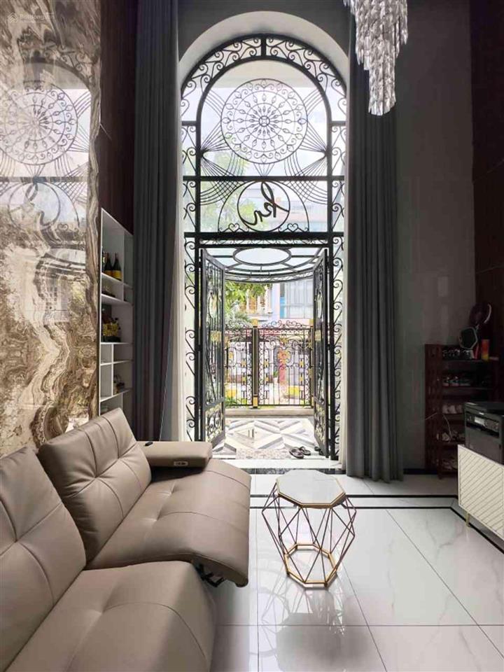 Biệt thự vip  210m2  35 tỷ hơn, hồ bơi + thang máy. bình thạnh