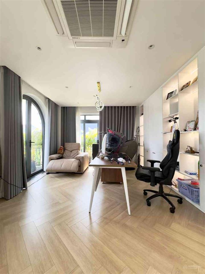 Biệt thự vip  210m2  35 tỷ hơn, hồ bơi + thang máy. bình thạnh