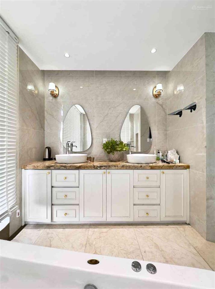 Biệt thự vip  210m2  35 tỷ hơn, hồ bơi + thang máy. bình thạnh