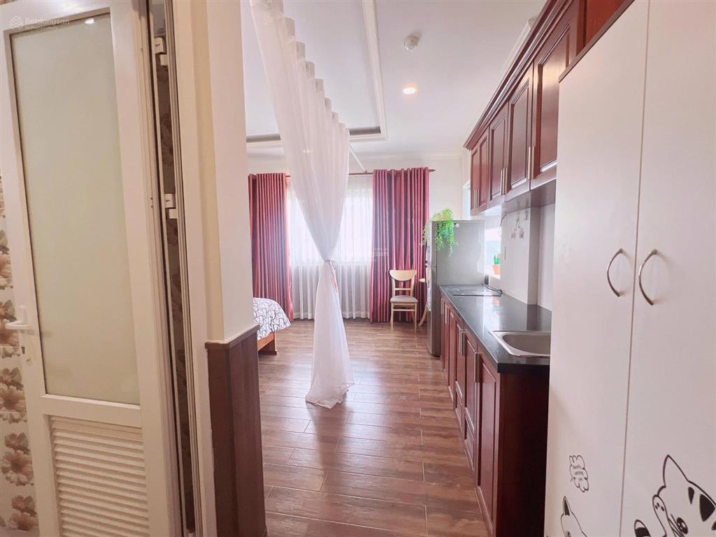 Cho thuê phòng studio cửa sổ lớn hầm xe thang máy ngay đường hòa hưng quận 10