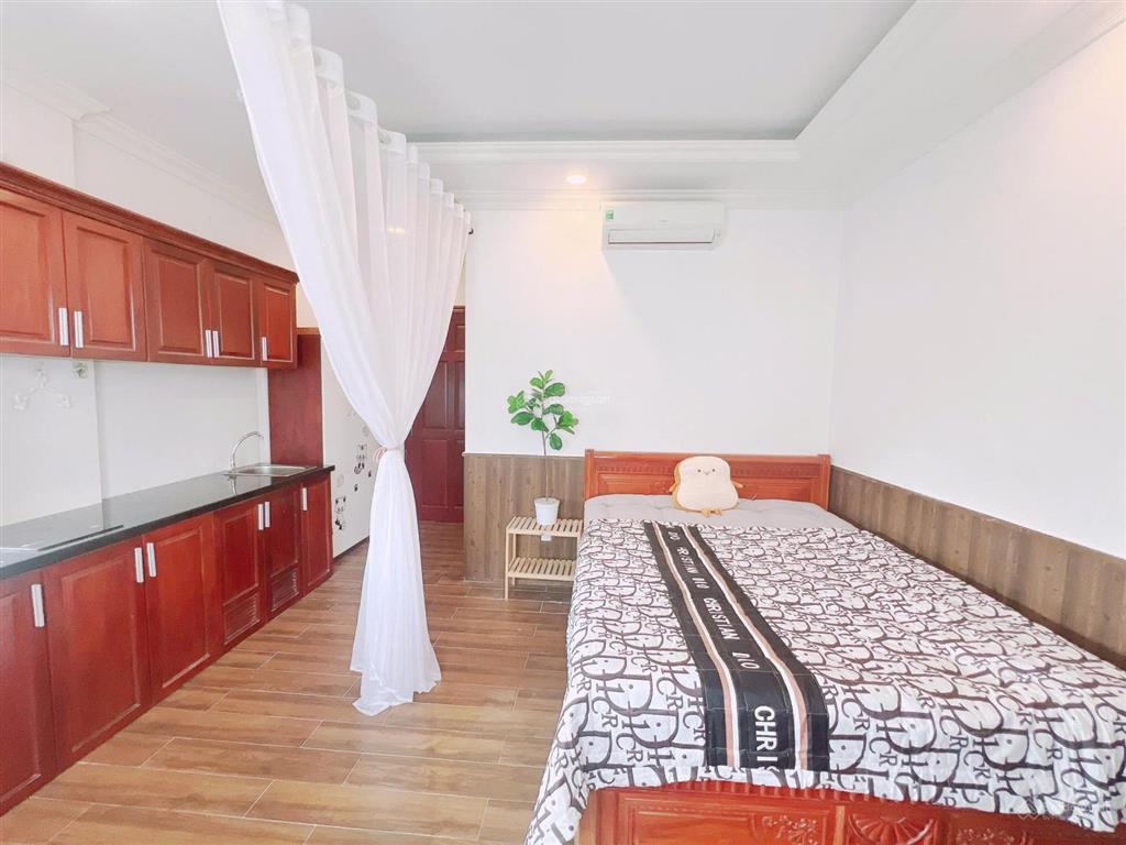 Cho thuê phòng studio cửa sổ lớn hầm xe thang máy ngay đường hòa hưng quận 10