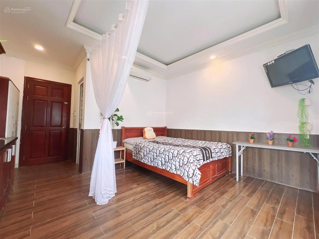Cho thuê phòng studio cửa sổ lớn hầm xe thang máy ngay đường hòa hưng quận 10