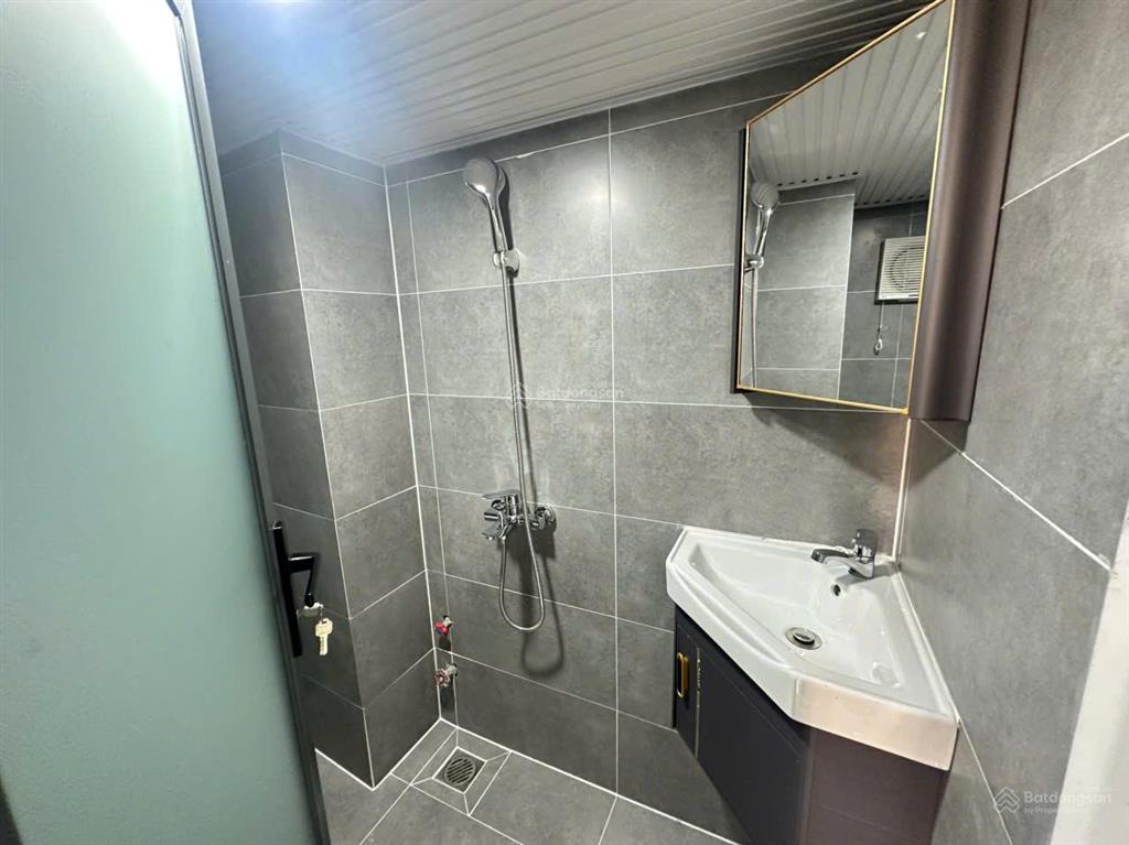 Cho thuê căn hộ duplex ban công thoáng thang máy full nội thất ngay đường cmt8 quận 3