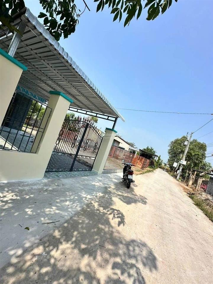 Với 500 triệu đất rộng có nhà và cây ở chơn thành cạnh kcn minh hưng 3 và cách 300m đ. quốc lộ 13