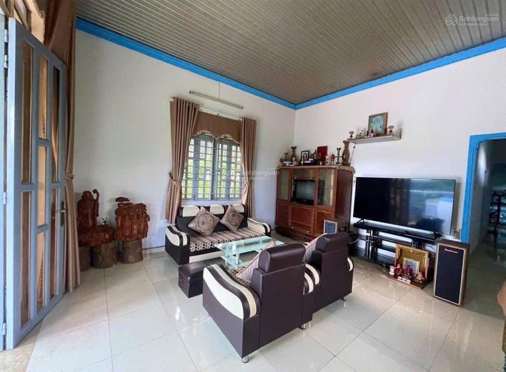 Bán đất vườn 700m2 chỉ 810 triệu có nhà cấp 4 vườn trái cây tại trừ văn thố, bàu bàng