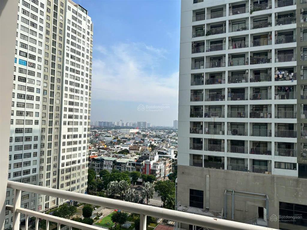 Bán căn hộ giai việt 2pn 2wc 78m2 có ban công tặng lại nội thất