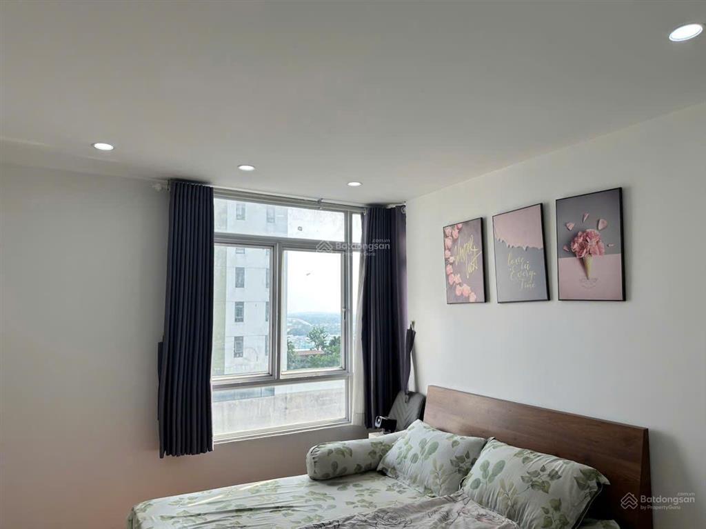 Bán căn hộ giai việt 2pn 2wc 78m2 có ban công tặng lại nội thất