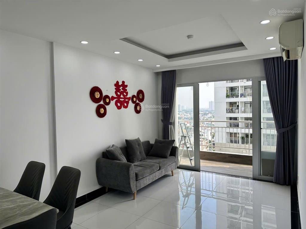 Bán căn hộ giai việt 2pn 2wc 78m2 có ban công tặng lại nội thất