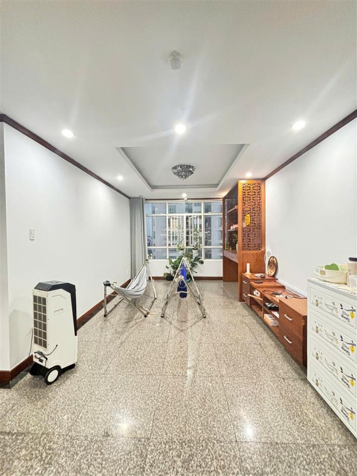 Bán và cho thuê căn hộ giai việt q.8 2pn, 2wc nhà trống