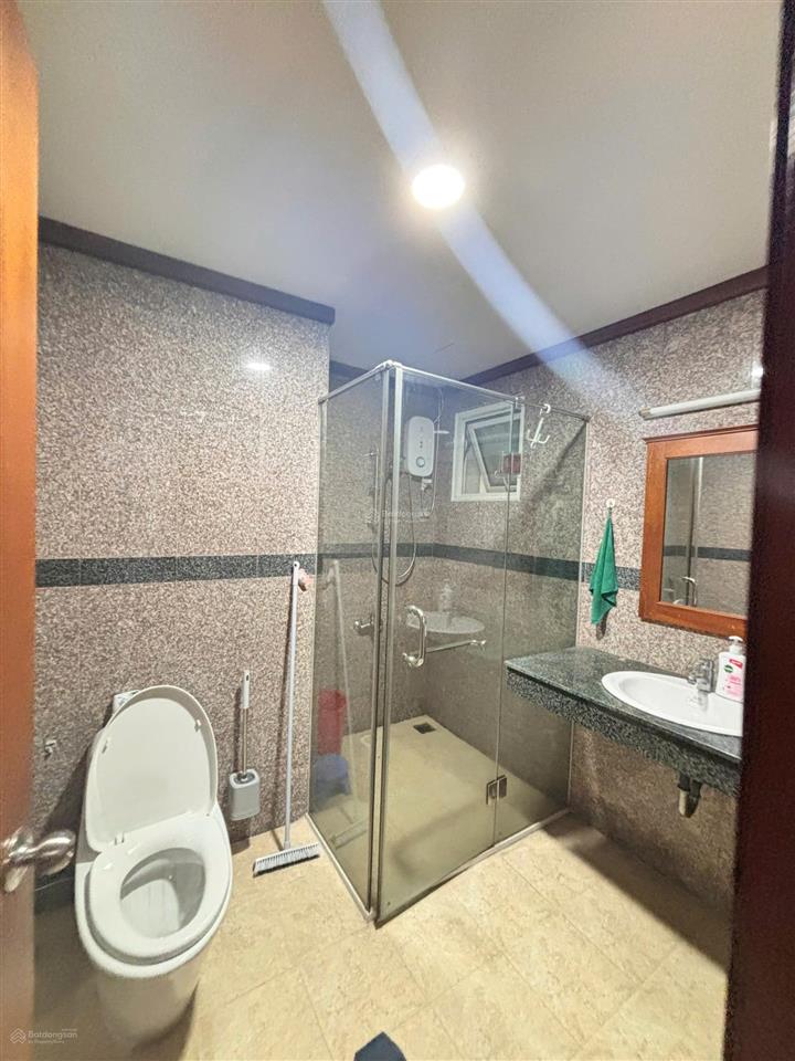 Bán và cho thuê căn hộ giai việt q.8 2pn, 2wc nhà trống
