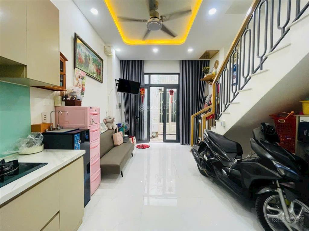 Nhà sổ hồng riêng bùi quang là gò vấp giá 2,6 tỷ  full nội thất  còn tl