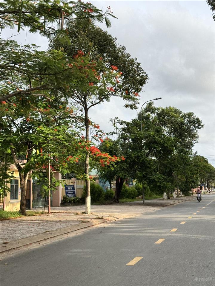 Bán lô đất lớn, vị trí đẹp ngay trung tâm dương đông, phú quốc, ngang 33m giáp sông kd nhiều mảng