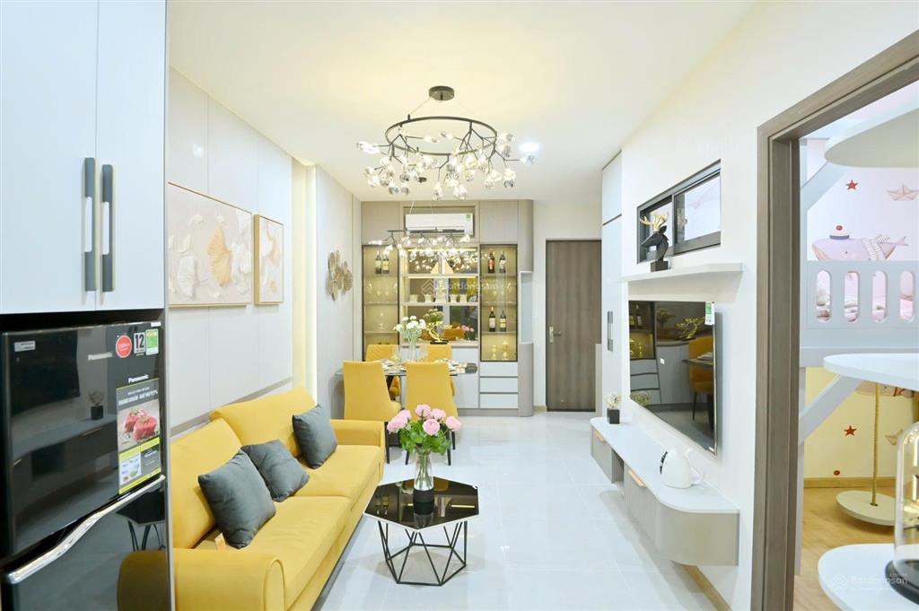 Căn góc tầng đẹp , block có trung tâm thương mại dưới chân nhà