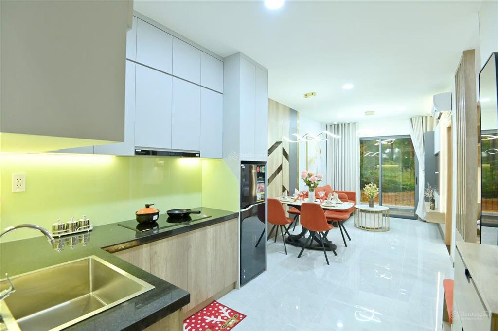 Căn góc tầng đẹp , block có trung tâm thương mại dưới chân nhà