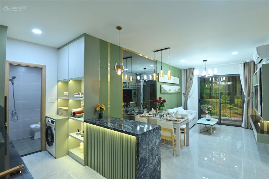 Căn góc tầng đẹp , block có trung tâm thương mại dưới chân nhà